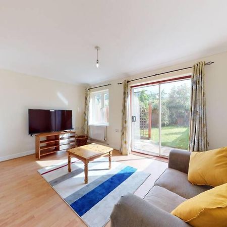 Super 2 Bed House With Privategarden Apartment London Exterior photo