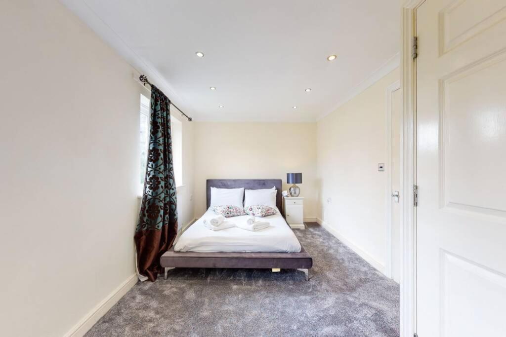 Super 2 Bed House With Privategarden Apartment London Exterior photo